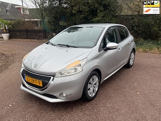 Peugeot 208 1.2 VTi Envy / Navi / Airco / NAP / Aux / 5d / Apk