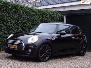 Mini Cooper 1.5 Business | Climate control | HUD | H/K | Panodak | Xenon