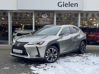 Lexus UX 250h Preference Line | Dodehoekherkenning, 18 inch, Stoel + Stuurverwarming, Parkeersensoren, Apple CarPlay/Android Auto