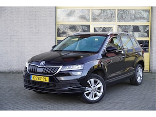 Skoda Karoq 1.5 TSI ACT 150PK! Automaat Business Edition Plus BJ2021 Lmv 17" | Led | Pdc | Navi | Keyless entry | Elek. trekhaak | Verwarmd voorruit | Achteruitrijcamera | App-Connect | Climate control | Cruise control | Sportstoelen | Verwarmde voorstoelen