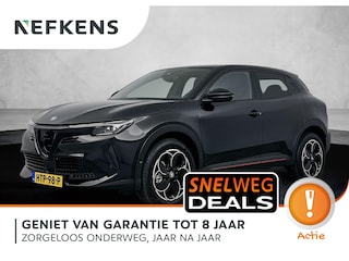 Alfa Romeo Junior 1.2 Turbo Hybrid Ibrida Q4 | Sport Pack | Panoramadak | verwarmbare vooruit | Apple Carplay / Android Auto | Handsfree Achterklep