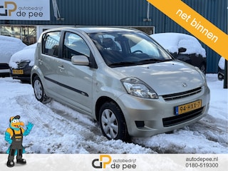 Daihatsu Sirion 2 1.3-16V Sport AIRCO/CV+AB/4xEL.RAMEN/TREKHAAK rijklaarprijs!