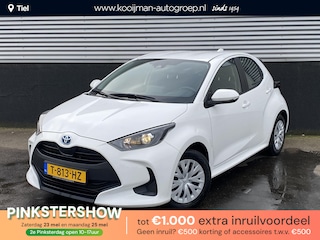 Toyota Yaris 1.5 Hybrid Active 1e eign. Nieuw geleverd, adaptieve cruise control, achteruitrij camera, navigatie Apple Carplay/Android Auto