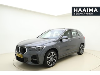 BMW X1 xDrive25e eDrive Edition M Sport 220 PK Automaat | Navigatie | Lederen bekleding | Schuif/kanteldak | Afneembare trekhaak | Stoelverwarming | Electrische achterklep