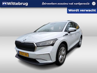 Skoda Enyaq 60 Selection / Navigatie / Camera / Parkeersensoren V+A / Half leer / Lichtmetaal 19 inch /