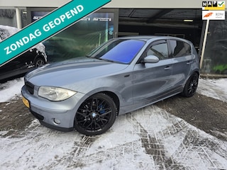 BMW 116i High Executive| 3E EIGENAAR | 12MND GARANTIE | CRUISE | AIRCO | LMV |
