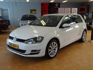 Volkswagen Golf 1.2 TSI Highline Automatische airco, navigatie, cruise controle, parkeersensoren voor en achter, trekhaak, licht metalen velgen, vier seizoenen banden, enz.