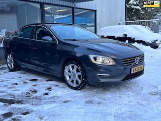 Volvo S60 1.6 T3 Momentum/ Airco/ leder/Navigatie/Trekhaak/