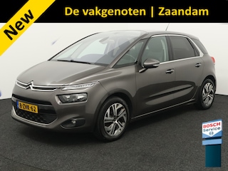 Citroën C4 Picasso 1.2 PureTech Intensive Airco auto, Achteruitrijcamera, Cruise control, Bluetooth, Stuur multifunctioneel, Regensensor, Parkeersensor achter, Brake Assist System, Hill hold, Keyless entry, Warmtewerende voorruit, An De Citroën C4 Picasso 1.2 PureTech Intensive uit 2015 is een ruime en comfortabele gezinsauto met een modern ontwerp. De 1.2 PureTech benzinemotor levert voldoende vermogen en is tegelijkerti