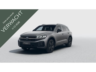 Volkswagen Touareg 3.0 TSi eHybrid 4MOTION R design | Luchtvering | Panoramisch schuifdak | Trekhaak elektrisch | Adaptieve Cruise Control | Soft close portieren | Leder "Puglia" "R-logo' zwart/ blauwe stikking |