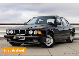 BMW 750i E32 | 75.000KM | Perfect Condition | Sunroof | HiFi