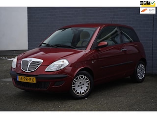 Lancia Ypsilon 1.4-16V Argento DFN, Automaat, Airco, Cruise control