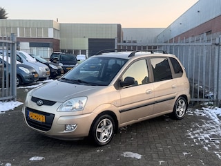 Hyundai Matrix 1.6i Dynamic NL AUTO NAP! HOGE INSTAP! Airco l Trekhaak l Elek pakket l LMV! DEALER OH l TOPSTAAT!