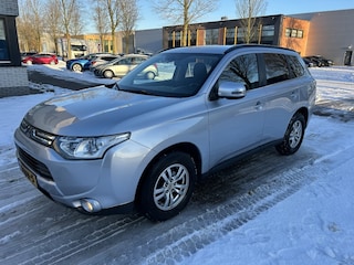 Mitsubishi Outlander 2.0 Intense CRUISE CLIMA PDC TRHK NAP!