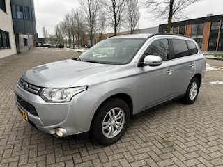Mitsubishi Outlander 2.0 Intense CRUISE CLIMA PDC TRHK NAP!