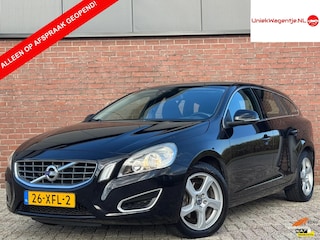 Volvo V60 1.6 T3 Momentum | NL-AUTO! | NAVI! | CRUISE!