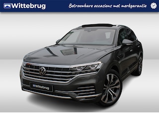 Volkswagen Touareg 3.0 TSi 381pk eHybrid 4MOTION ELEGANCE / Panorama dak / LEDER / Luchtvering / Zwenkb trekhaak / LED IQ / LM 21 inch / Navigatie Premium