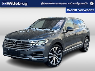 Volkswagen Touareg 3.0 TSi 381pk eHybrid 4MOTION ELEGANCE / Panorama dak / LEDER / Luchtvering / Zwenkb trekhaak / LED IQ / LM 21 inch / Navigatie Premium