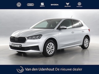 Skoda Fabia 1.0 MPI 80pk Ambition / Navigatie via App connect / Parkeersensoren