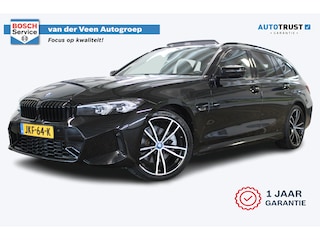 BMW 3-serie Touring 330e xDrive | M- Sport | Incl. 12 maanden garantie | 292 PK | Panorama dak | 360° camera | Head-up display | Memory sportstoelen | Shadow-line | Dodehoek detectie | Widescreen Display | Apple CarPlay | 19'' Breedset | Stoelverwarming |