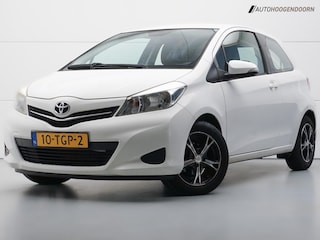 Toyota Yaris 1.0 VVT-i Aspiration Sport (NAVIGATIE,AIRCO,CAMERA,BLUETOOTH,SPORTSTOELEN,LM-VELGEN,NIEUWE APK,TOPCONDITIE)