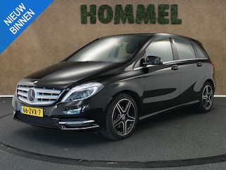 Mercedes-Benz B-klasse 200 Ambition - ORIGINEEL NEDERLANDSE AUTO - UITKLAPBARE TREKHAAK (TREKGEWICHT 1400 KG GEREMD) - CRUISE CONTROL - PANORAMADAK - ELEKTRISCH VERSTELBARE BESTUURDERSSTOEL MET GEHEUGEN - STOELVERWARMING - PARKEERSENSOREN VOOR + ACHTER - LEDEREN BEKLEDING - EXTRA SET VELGEN