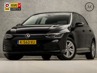 Volkswagen Golf 1.0 TSI Sport (APPLE CARPLAY, GROOT NAVI, SFEERVERLICHTING, KEYLESS, PARKEERSENSOREN, SPORTSTOELEN, LM VELGEN, GETINT GLAS, NIEUWSTAAT)