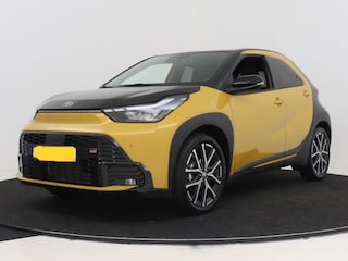 Toyota Aygo Hybrid 115 GR Sport | JBL Audio | Parkeer Sensoren Voor en Achter | Voorstoelen Verwarmd |