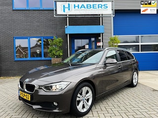 BMW 3-serie Touring 316i High Executive 136PK|Origineel NL|Prof Navi|Automaat|Leder|Trekhaak|StoelVW|Xenon|Climate|Isofix|Camera