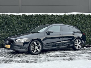 Mercedes-Benz CLA Shooting Brake 250 e Luxury Line, PANORAMADAK, MEMORY, 360 CAMERA, STOEL/STUURVERWARMING, SFEERVERLICHTING, KEYLESS, LEDER, NAVI, CRUISE, DAB, LED, PDC, ELEKTRISCHE STOELEN/KOFFERKLEP, LICHTMETAAL 18