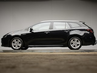 Toyota Corolla Touring Sports 1.8 Hybrid Sport (APPLE CARPLAY,NAVI,LED,CRUISE,SPORTSTOELEN,CAMERA,TREKHAAK,LM VELGEN,GETINT,PDC)