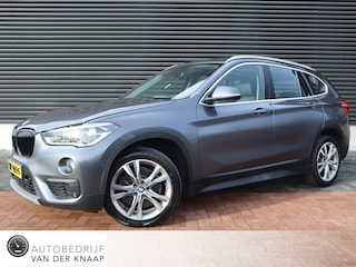 BMW X1 sDrive20i Centennial High Executive | Clima | Cruise | Navi | Leder | Stoelverwarming | Pano | Parkeer-assistent |