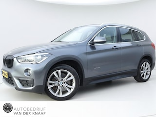 BMW X1 sDrive20i Centennial High Executive | Clima | Cruise | Navi | Leder | Stoelverwarming | Pano | Parkeer-assistent |