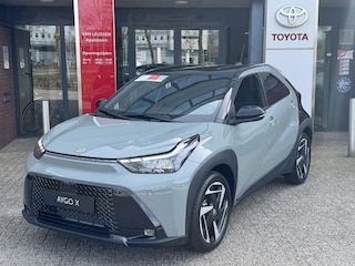 Toyota Aygo Hybrid 115 ENVY NIEUW DIRECT LEVERBAAR! STOELVERW PARK-SENSOREN KEYLESS 18'' LM-VELGEN LED CLIMA CAMERA AD-CRUISE APPLE/ANDROID