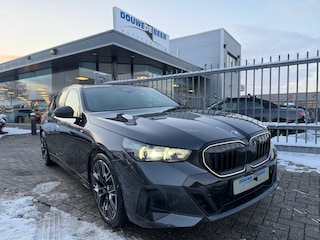 BMW 5-serie Touring 520i M Sport Pro Pano-Dak | Harman Kardon | Iconic Glow | Driving Assistant plus