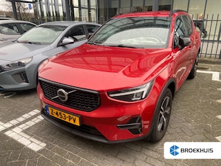 Volvo XC40 2.0 B4 197pk Plus Dark | Camera | Carplay | Premium Audio | Adaptive cruise control | Elektrische bestuurdersstoel met geheugen | Inklapbare spiegels | Dodehoek detectie | Elektrische achterklep | Draadloos laden | Stoelverwarming | Stuurverwarming