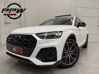 Audi Q5 55 TFSI e quattro 3x S-Line PANO/LUCHTVERING/TREKHAAK/HEAD-UP/ACC/360CAMERA/KEYLESS/20"AUDI-SPORT/MATRIX/VIRTUAL/SFEER/BLACK-OPTIC/GLETSCHER-WEIS METALLIC/VOLLEDIG AUDI DEALER HISTORIE