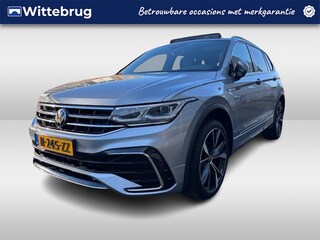 Volkswagen Tiguan 1.5 TSI R-Line Business+ 7 persoons DSG Automaat Winterpakket / El. achterklep / Panoramadak / Navigatie / Camera / Clima / LED