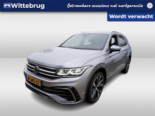 Volkswagen Tiguan 1.5 TSI R-Line Business+ 7 persoons DSG Automaat Winterpakket / El. achterklep / Panoramadak / Navigatie / Camera / Clima / LED