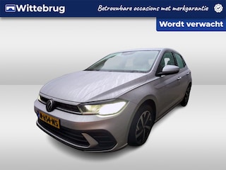 Volkswagen Polo 1.0 TSI Life / Navigatie / App connect / Parkeersensoren V+A / Lichtmetaal 16 inch /