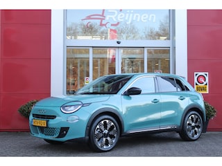 Fiat 600 1.2 HYbrid 110PK LA PRIMA | ELEKTRISCH VERSTELBARE BESTUURDERSTOEL MET MASSAGEFUNCTIE | NAVIGATIE | DODEHOEK DETECTIE | ELEKTRISCHE ACHTERKLEP | LEDKOPLAMPEN-MISTLAMPEN | LED ACHTERLICHTEN | PACK COMFORT: ACHTERUITRIJCAMERA / PARKEERSENSOREN VOOR-ACHTER / DRAADLOOS TELEFOONLADEN / DRAADLOOS APPLE CARPLAY - ANDROID AUTO / KEYLESS ENTRY-START / AUDIOSYSTEEM MET 6 SPEAKERS | WINTER PACK: VERWARMBARE VOORSTOELEN / VERWARMBARE VOORSTOELEN | 18"LICHTMETALEN VELGEN TWO-TONE | EXTRA GETINTE ACHTERRUITEN | CLIMATE CONTROL |