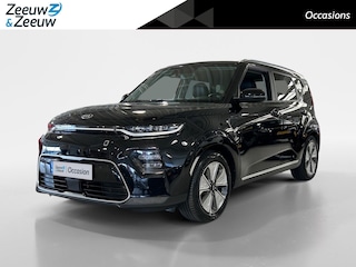 Kia Soul DynamicPlusLine 64 kWh | Warmtepomp | Navi | Apple Carplay/ Android Auto | Licht + Regensensor | Stoel + Stuurverwarming | Parkeersensoren Voor + Achter | 17"Lichtmetalen Velgen | Cruise Control Adaptief | Climate Control