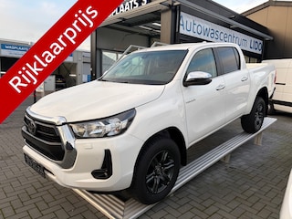 Toyota Hilux 2.4 D-4D Double Cab Challenger VAN Automaat | Trekhaak
