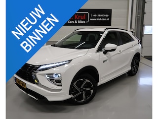 Mitsubishi Eclipse Cross 2.4 PHEV Instyle Trekhaak Leer/Alcantara Camera Achterbank verwarmd App connect Navigatie 18 Inch Sportvelgen Plug-in Hybride Boekjes aanwezig Nette auto 4 Nieuwe banden Allseason