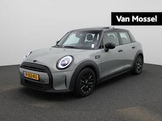 Mini Cooper 1.5 Camden Plus Edition Aut. | Panoramadak | Led Verlichting | Leder | Sfeerverlichting |