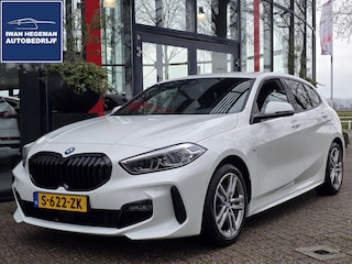 BMW 118i M-SPORT | Navigatie | Stoelen + Stuur verwarmbaar | Cruise Control | Electr. achterklep | Climate Control