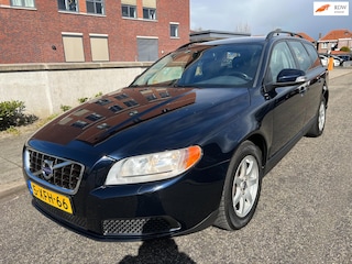 Volvo V70 2.5T Momentum AUT /Airco/Cruise/LMV/Elek. Pakket