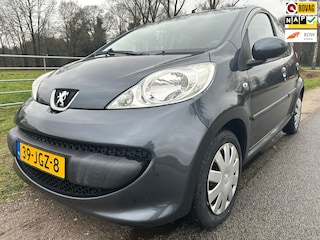 Peugeot 107 1.0-12V XS 4 nieuwe banden airco