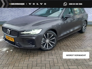 Volvo V60 2.0 T6 Plug-in hybrid AWD Ultra Dark | Schuif-/Kanteldak | 360 Camera | Harman Kardon | Trekhaak | Sportstoelen | Stoel- en Stuurverwarming |