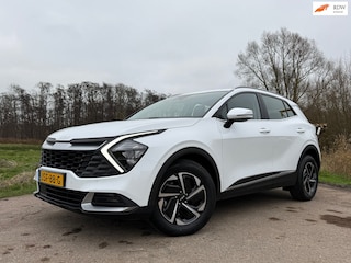 Kia Sportage 1.6 T-GDi Hybrid DynamicLine / Automaat / BTW Auto / Camera / Apple CarPlay-Android Auto / 17" Velgen / Navi. / LED